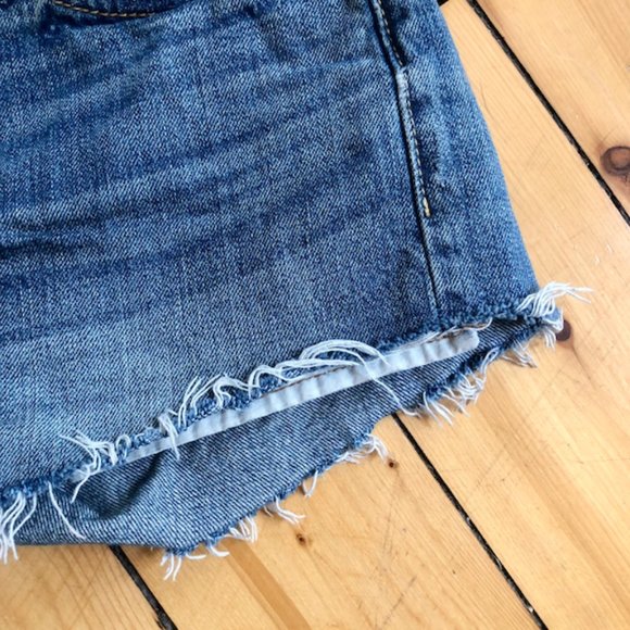 Levi's 501 Cut Off Jean Shorts - Picture 2 of 3